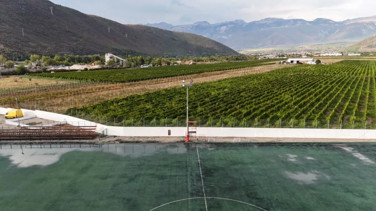 FK Velež Mostar’s training ground with the zone14 camera mast at the halfway line