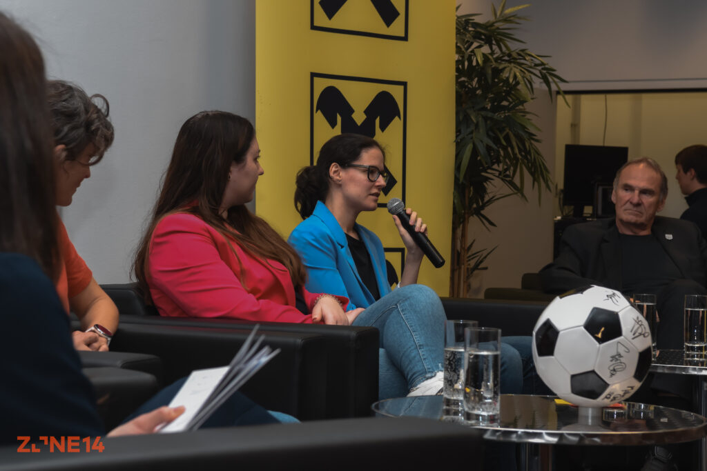 Anna Ressman at Frauen im Fußball - The Talk
