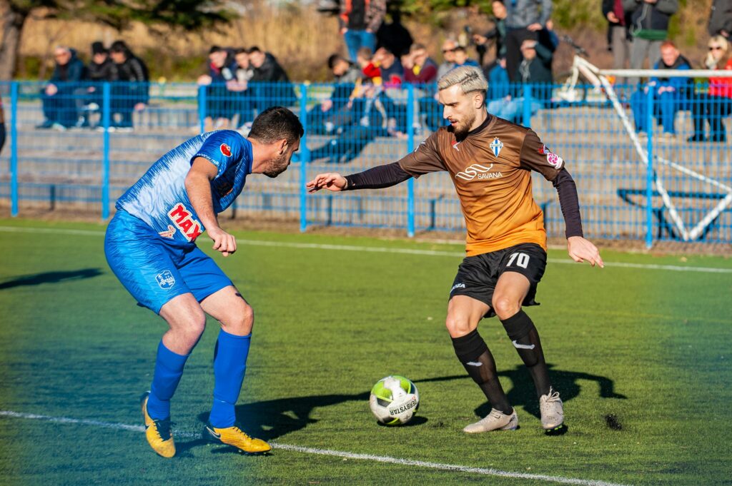 A defender one on one with an attacker in football during an attacking drill.